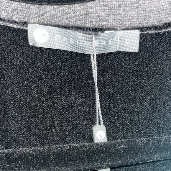 In cashmere sweater - Picture 5 of 6